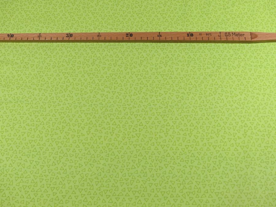 Preview: Basic Ton in Ton Dreiecke grün hellgrün Patchworkstoff Benartex mit Maß